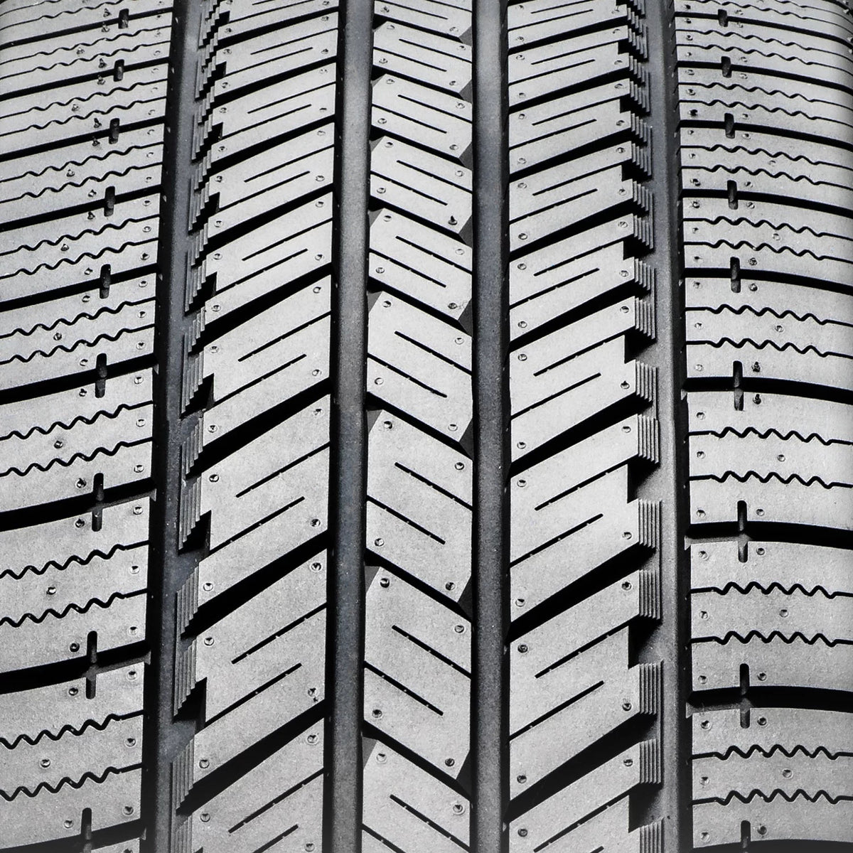 Set of 4 235/75R15 105S Tires Y2881