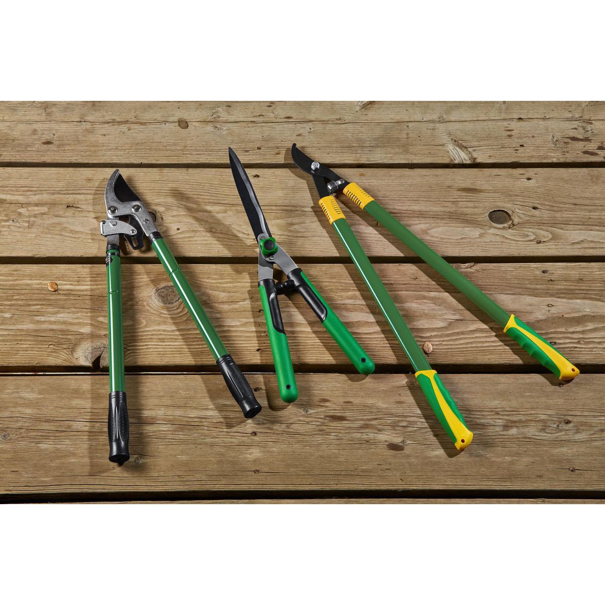 22 In. Hedge Shears with Wavy Blade R418