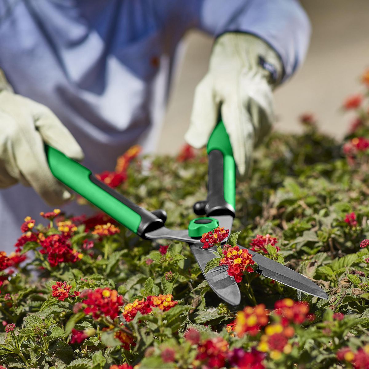 22 In. Hedge Shears with Wavy Blade R418