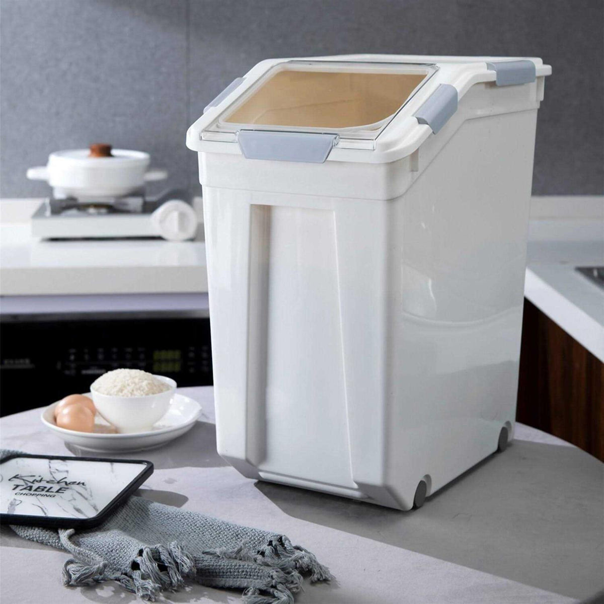 Pet Food Storage Container with Measuring Cup T7570