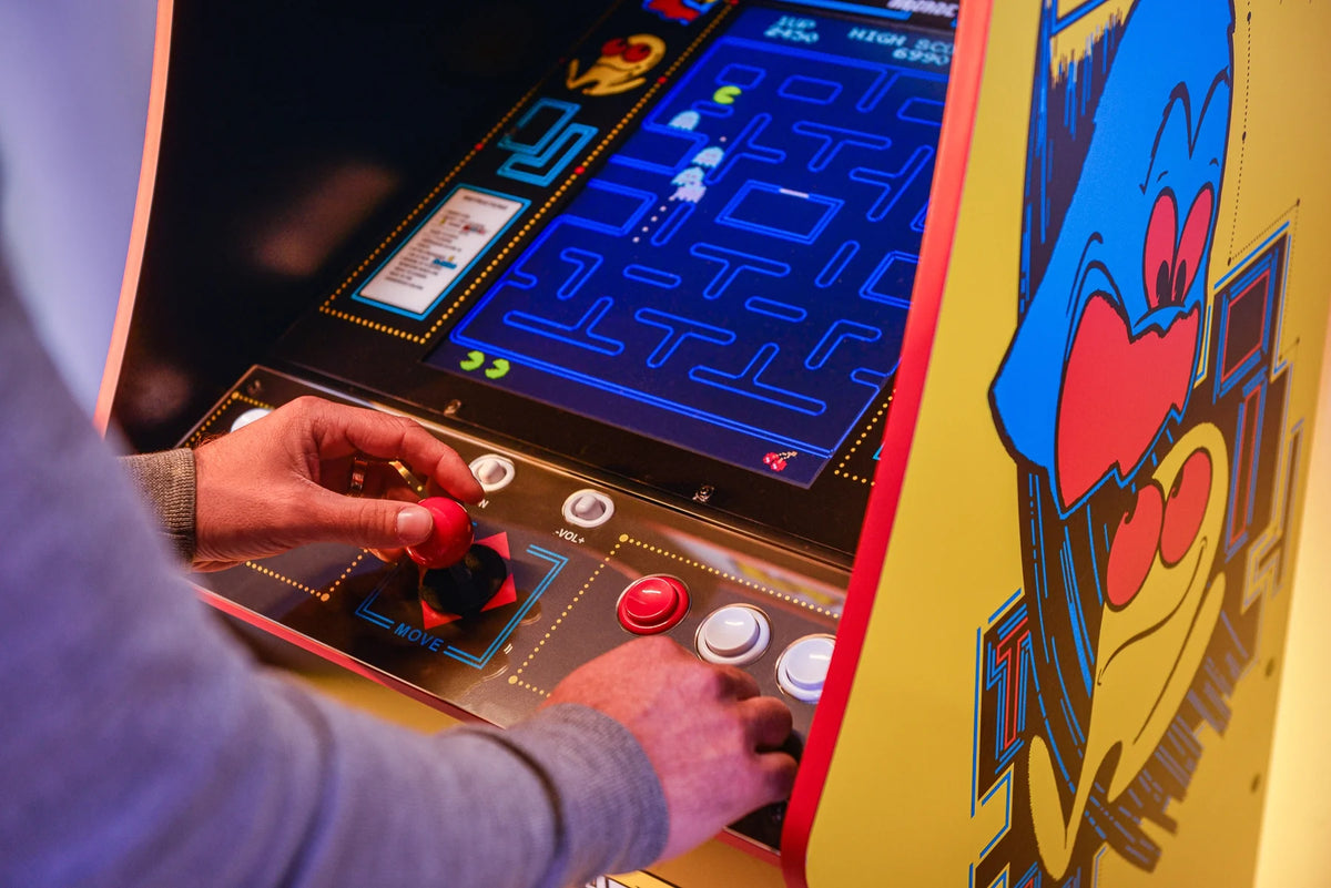 Arcade Game with 14 Classic Games and 17-inch Screen O721