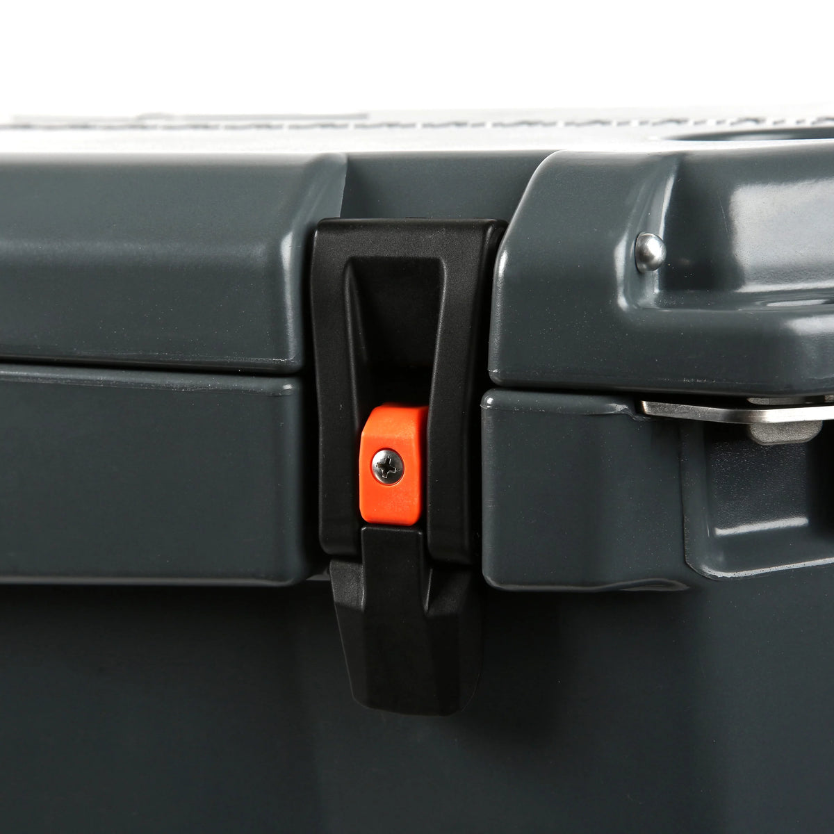 52 Quart Hard Sided Chest Cooler U485103