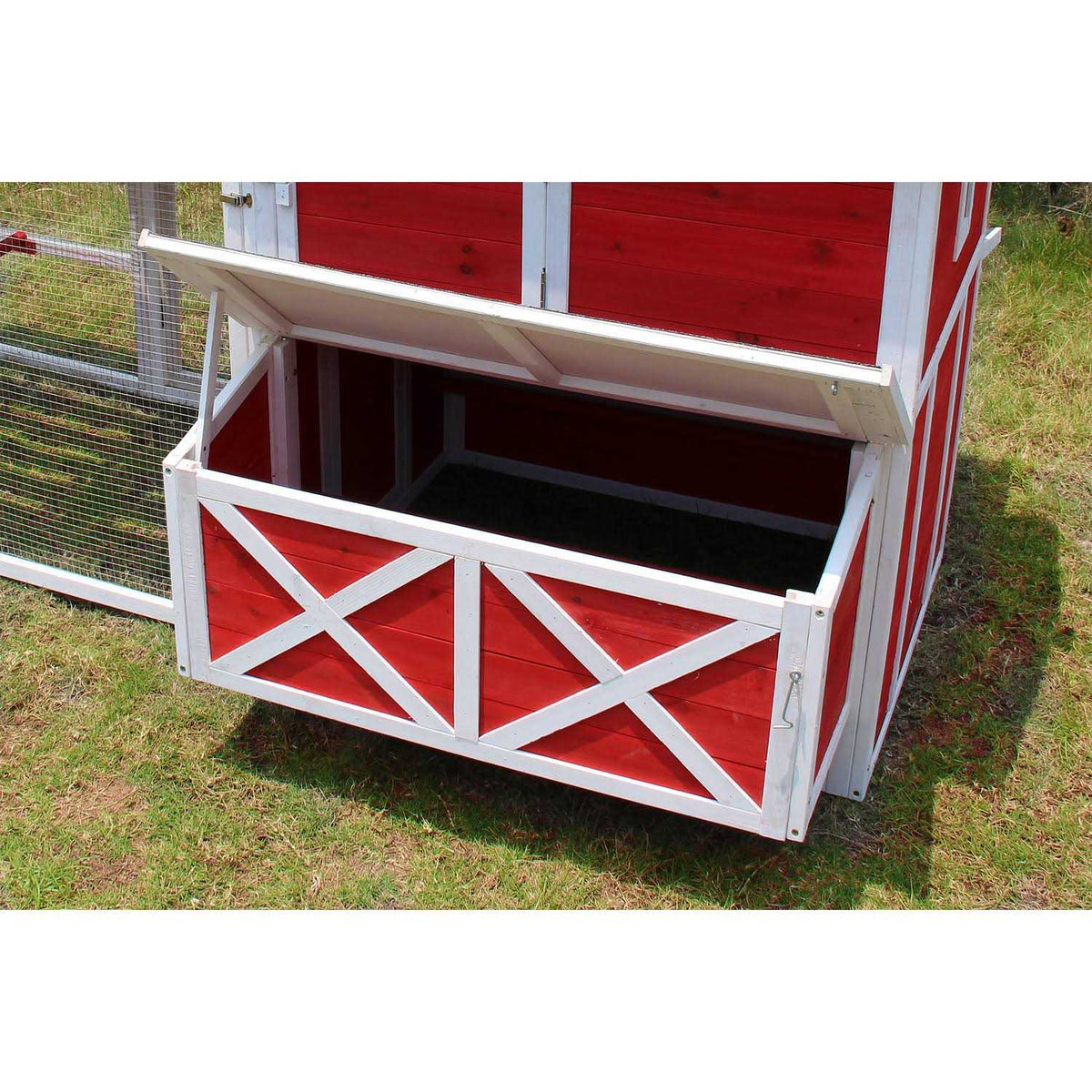 Red Barn Chicken Coop with Roof Top Planter T46889